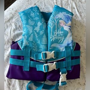 Child closed sided Life Vest - Disney Frozen 2 Fits children 30-50 lbs